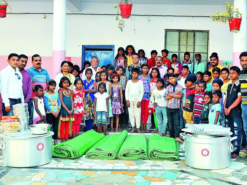 Umrer youth celebrates unique 'Thirty First' In Nagpur district | नागपूर जिल्ह्यातल्या उमरेडच्या तरुणाईने केला आगळावेगळा ‘थर्टी फर्स्ट’