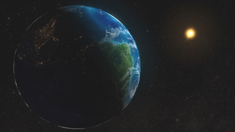 Earth's distance from the sun on July 4 to 152 million km | चार जुलैला सूर्यापासून पृथ्वीचे अंतर १५२ दशलक्ष किमी