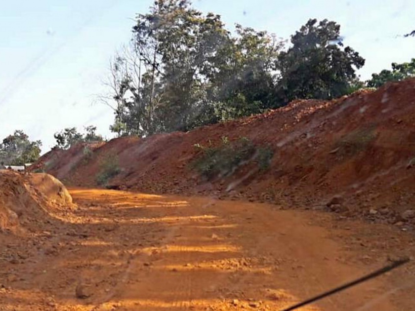 Sindhudurg: Morley-Paragad Road Begins on Doda Marg Development | सिंधुदुर्ग : मोर्ले-पारगड रस्ता दोडामार्गच्या विकासाची नांदी, कामाला युद्धपातळीवर सुरुवात