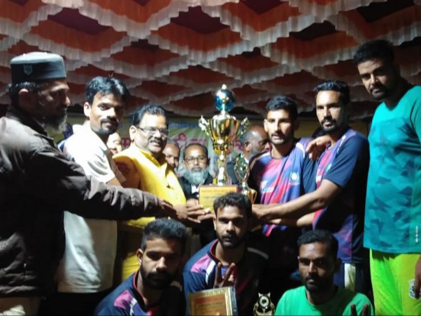 Organized by Punjab Khali winners, Gramseva Sports Board in Umbarder Shooting Championship | उंबडेर्तील शुटींगबॉल स्पर्धेत पंजाब खली विजेता, ग्रामसेवा क्रीडा मंडळातर्फे आयोजन