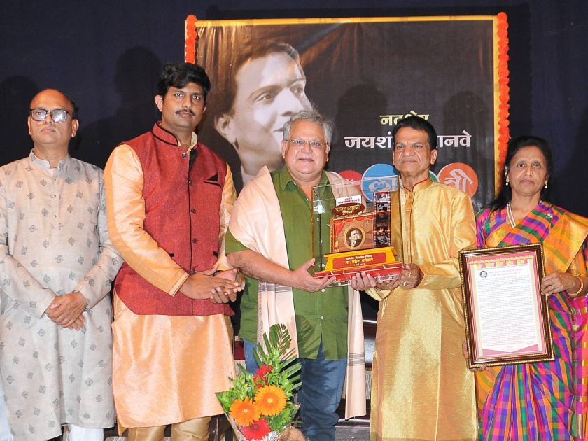 Danve Award worth more than Filmfare: Mahesh Kothare | फिल्मफेअरपेक्षाही दानवे पुरस्काराचे मोल अधिक : महेश कोठारे