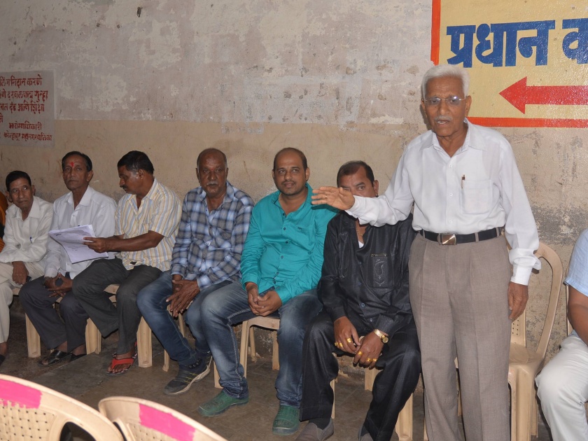 Kolhapur: Do not remove old iron marketers, meeting of all-round hawkers | कोल्हापूर :  जुना लोखंड बाजारवाल्यांना हटवू नका, सर्वपक्षीय फेरीवाल्यांची बैठक