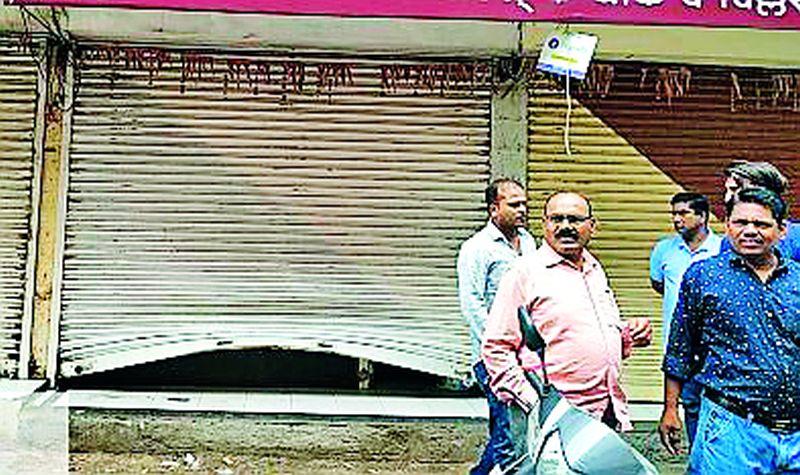 Thieves blast four business establishments; Rathinagar burglary | चोरांनी चार व्यापारी प्रतिष्ठाने फोडली; राठीनगरात घरफोडी