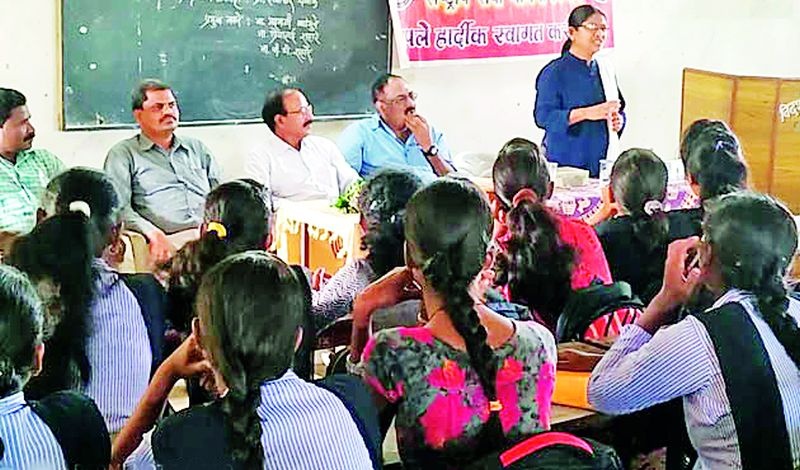 Lecture Superstition Abolition Lecture at Vidarbha College, Lakhani | लाखनीच्या विदर्भ महाविद्यालयात अंधश्रद्धा निर्मूलन व्याख्यान