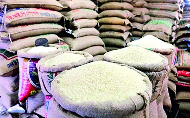 Smuggled import of rice, where does the grain of the district go? | तांदळाची चोरटी आयात, तर जिल्ह्यातील धान जातो कुठे?