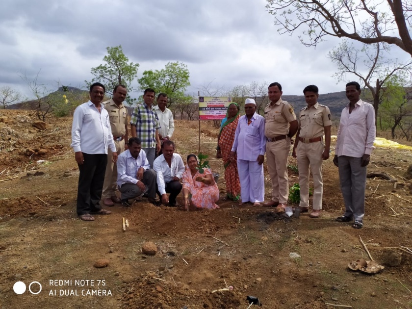 Start of tree cultivation at Brahmin village under 33 Kothowakh tree plantation program | शासनाच्या ३३ कोटोवृक्ष लागवड कार्यक्र म अंतर्गत ब्राह्मण गाव येथे वृक्ष लागवडीस प्रारंभ