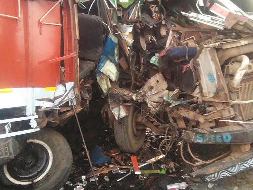  Two trucks accident; two drivers killed | दोन ट्रकच्या अपघातात दोन्ही चालक ठार!