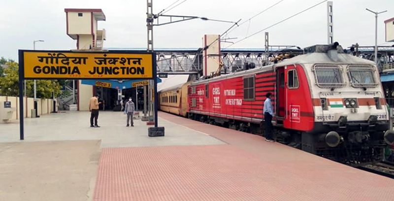 Train ran from Gondia railway station after 70 days | तब्बल ७० दिवसानंतर गोंदिया रेल्वे स्थानकावरुन धावली ट्रेन