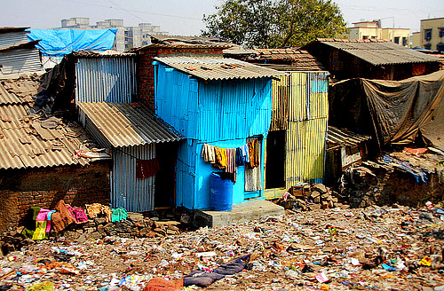 Sinnar's slum dwellers demand naming of houses | सिन्नरच्या झोपडपट्टीवासीयांची घरे नावावर करण्याची मागणी