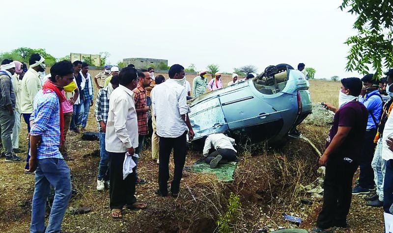  One killed in car accident on Khamgaon-Shegaon road | खामगाव-शेगाव रोडवर कार अपघातात एक ठार