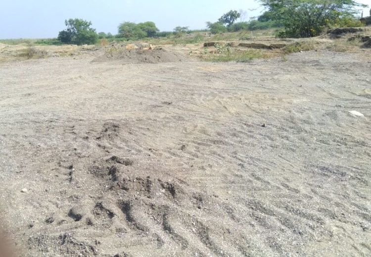 Illegal sand drought risks water scarcity! | अवैध वाळू उपशामुळे पाणीटंचाईचा धोका !