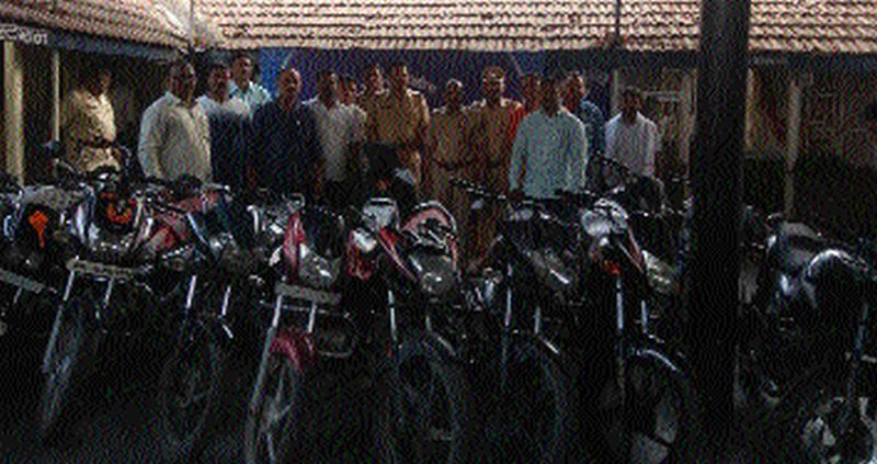 Chalisgaon thieves get 14 bikes | चाळीसगावला चोरट्यांकडून १४ दुचाकी हस्तगत