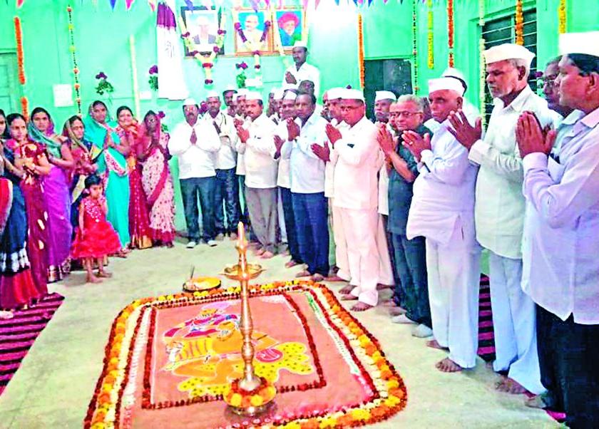 Nanaasaheb fanatic image unveiling ceremony at Khedgaon in Chalisgaon taluka | चाळीसगाव तालुक्यातील खेडगाव येथे नानासाहेब धर्माधिकारी प्रतिमा अनावरण सोहळा