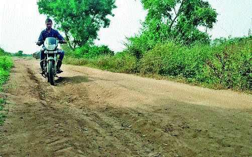 Demand for repair of Mithsagare-Devpur road | मिठसागरे-देवपूर रस्ता दुरुस्तीची मागणी
