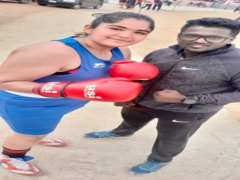 A Bh Shayan won the bronze in the Inter-University Boxing Championships | अ. भा. आंतरविद्यापीठ बॉक्सिंग स्पर्धेत शायन हिने जिंकले कास्य