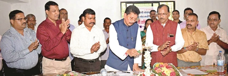 Sindhudurg: Unveiling of Minister's Degree: Deepak Kesarkar | सिंधुदुर्ग  : मंत्रिपदाची उतराई विकासातून : दीपक केसरकर