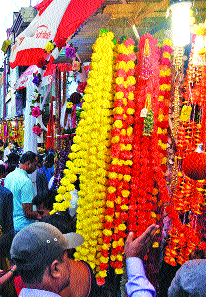 Ganeshotsav market gains inflation in Sangli | सांगलीत गणेशोत्सवाच्या बाजाराला महागाईची झळ