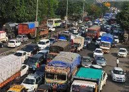 Thanekar's entry to Mumbai expensive: Toll rates increased by Rs 5 to 25 | ठाणेकरांचा मुंबई प्रवेश महागला: टोलच्या दरांमध्ये ५ ते २५ रुपयांची वाढ
