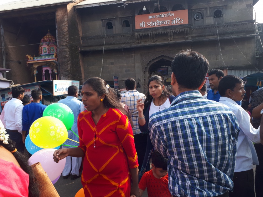 Trimbakeshwar crowd of devotees even in cold! | थंडीतही त्र्यंबकेश्वरला भाविकांची गर्दी !