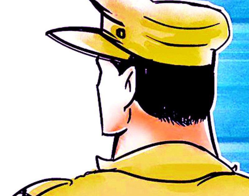 Shoulder shift of 32 police officers in the district | जिल्ह्यातील ३२ पोलीस अधिकाऱ्यांचे खांदेपालट