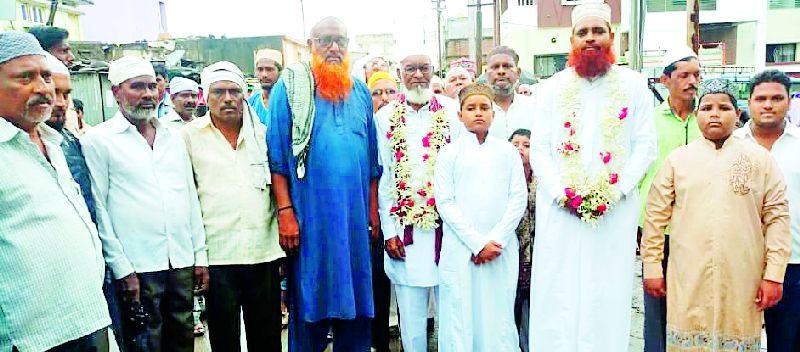 3 pilgrims from Digras leave for Haj pilgrimage | दिग्रस येथून ४७ यात्रेकरू हज यात्रेला रवाना