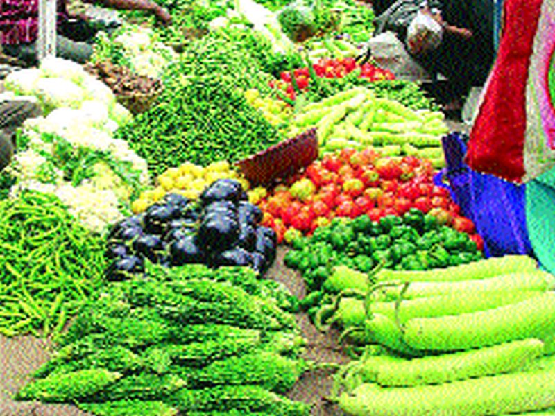  Vegetable prices have risen in the Nashik market committee | नाशिक बाजार समितीत भाज्यांचे भाव कडाडले