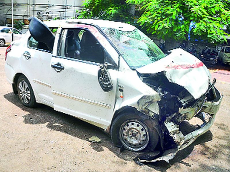 Two killed in road accident on Nashik-Pune highway; Seven injured | नाशिक-पुणे महामार्गावर कारच्या धडकेत दोघे ठार; सात जखमी