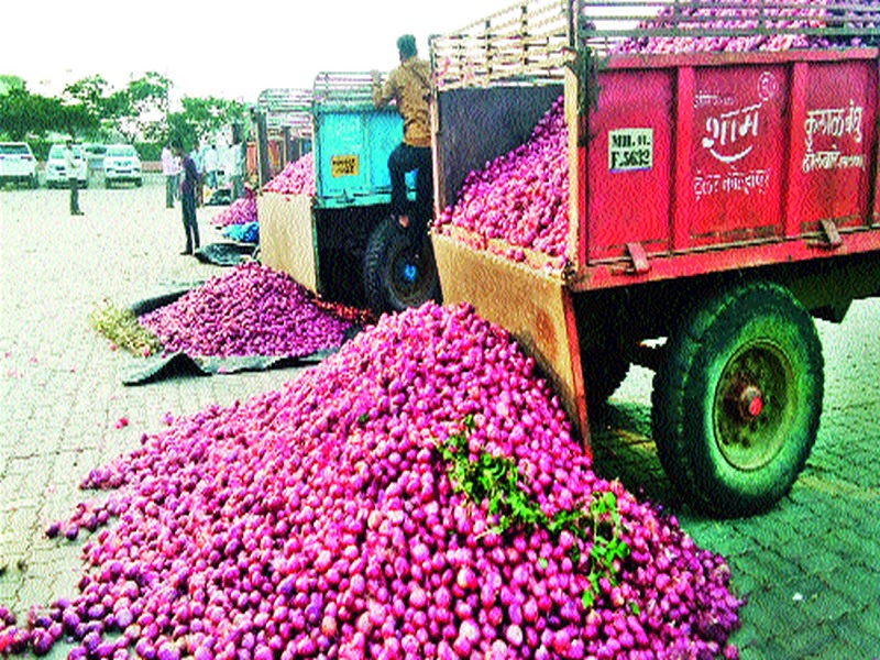  Lakhpati made eight quintals of onion to the farmer | आठ क्विंटल कांद्याने शेतकऱ्याला केले लखपती