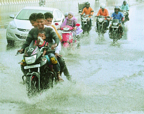Heavy rain in Aurangabad | औरंगाबादमध्ये पावसाची दमदार हजेरी
