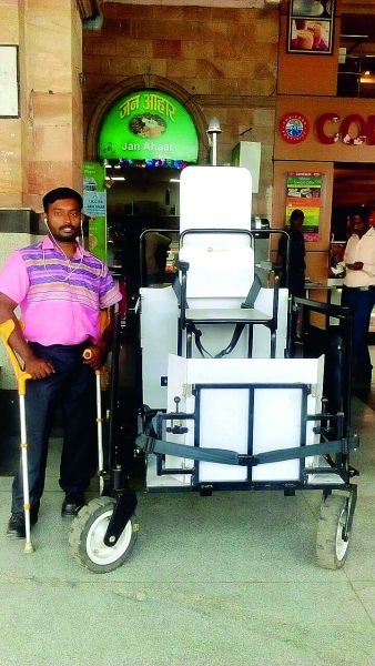 Convenience of 'wheel chair lift' at Nagpur railway station; Divyang reaches the live berth | नागपूर रेल्वेस्थानकावर ‘व्हील चेअर लिफ्ट’ची सोय; दिव्यांग पोहोचतील थेट बर्थवर