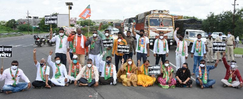 BJP's Mahaelgar agitation for milk price hike | दुध दरवाढीसाठी भाजपचे महाएल्गार आंदोलन