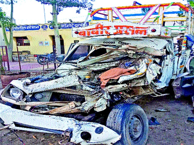 One killed in accident in Gondi Shivar | गोंदे शिवारात अपघातात एक ठार