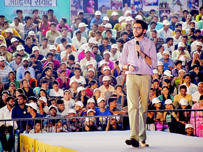 Young people's question marks on Khairn's performance | Lok Sabha Election 2019 : खैरेंच्या कामगिरीवर तरुणांचे प्रश्नचिन्ह; ‘युवांचा आदित्य’ कार्यक्रमात प्रश्नांचा भडीमार