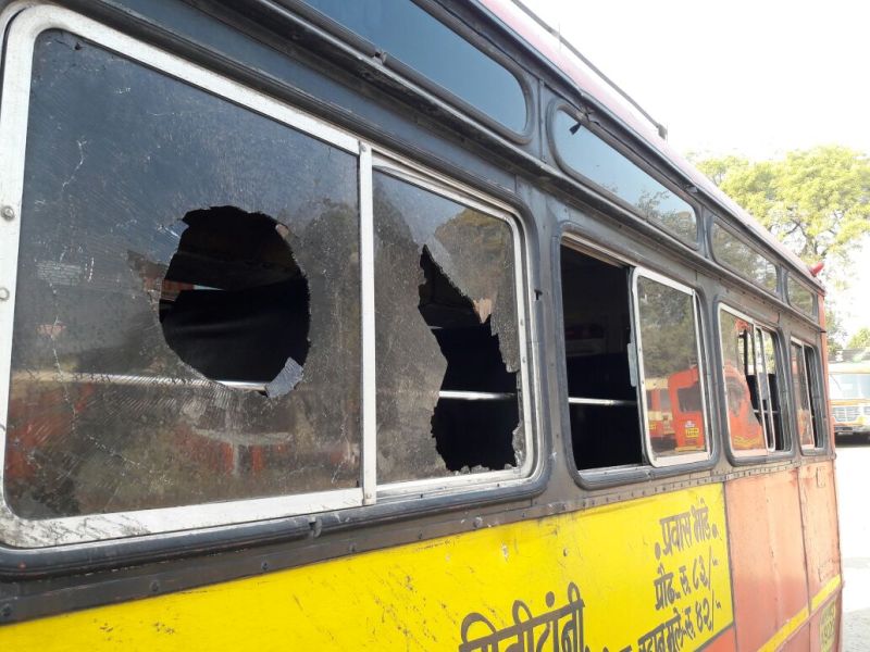 Bhima-Korgaon violence: 9 vehicles in Amalner, two suspects detained | भीमा -कोरेगाव हिंसाचार : अमळनेरमध्ये नऊ वाहनांची तोडफोड, दोघे संशयित ताब्यात