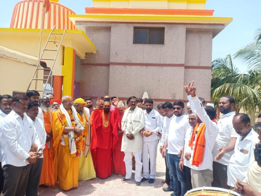 Victory celebration of Anjaneri villagers with sadhus and mahants | साधू-महंतांसह अंजनेरी ग्रामस्थांचा विजयोत्सव