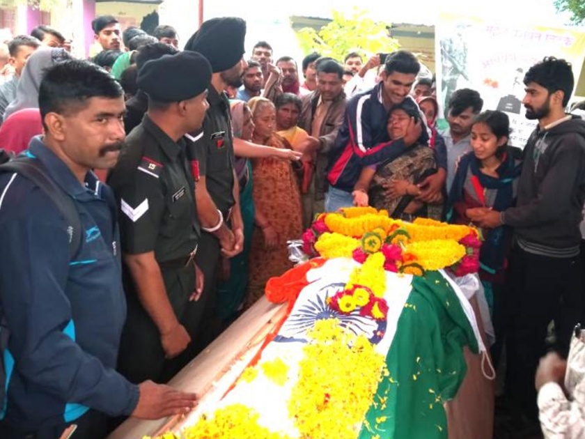 Funeral of Jawan Mahesh Tidke in Government Etihad | जवान महेश तिडके यांच्यावर शासकीय इतमामात अंत्यसंस्कार