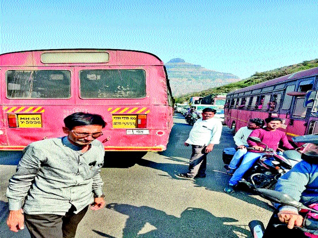 Bus collides hard in Bhalabari Ghat | भाबडबारी घाटात बसची कठड्याला धडक