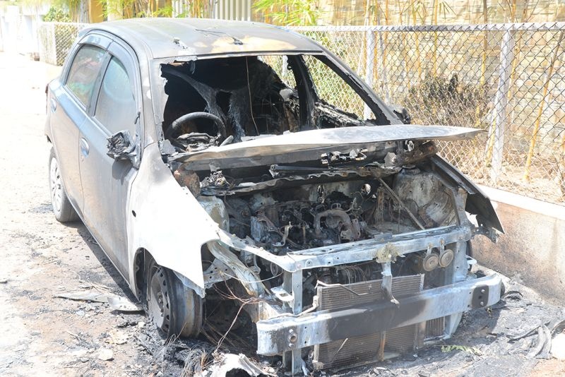 Mathefiru's act; Cars, bikes burned | माथेफिरुचे कृत्य ; कार, दुचाकी जाळल्या