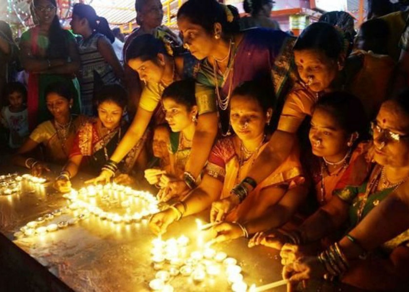 From today onwards, the festival will celebrate Lakh Mahadipotsav, two lakh lights per day | आजपासून सोलापुरात लक्ष महादीपोत्सव, रोज दोन लाख दिवे लागणार