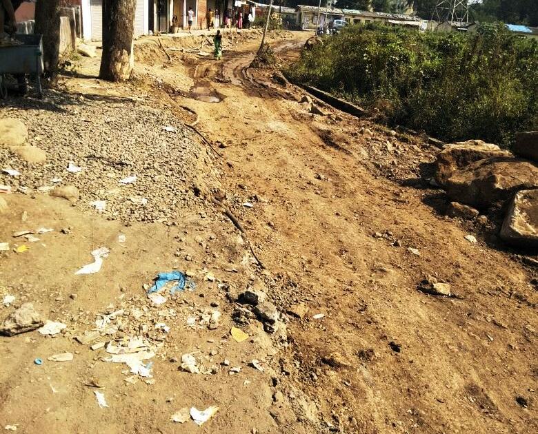 Ravi Patil complained to the road that goes to the demolished headquarters of Dombivli area. | डोंबिवलीतील आयरे गाव विभागातील स्मशानभूमीकडे जाणारा रस्ता चोरला?कॉंग्रेस नेते रवी पाटील यांची तक्रार