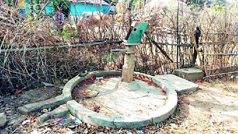 Water scarcity in taluka with Sonpuri area | सोनपुरी परिसरासह तालुक्यात पाणी टंचाई