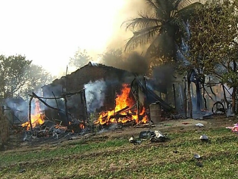 Cylinder blast in Kusur; five lakhs loss | कुसूर येथील सिलिंडरच्या स्फोटात घर भस्मसात ; पाच लाखांचे नुकसान