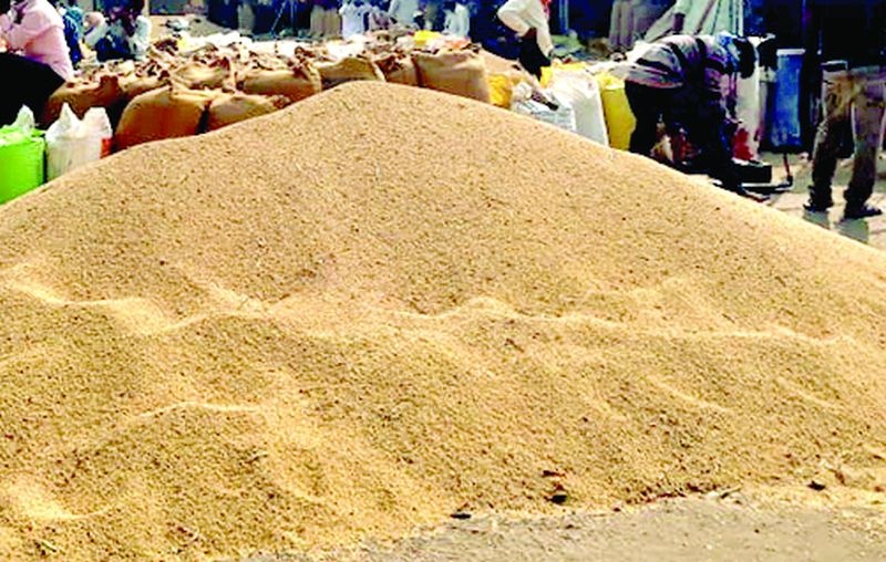 Soybean price difference of Rs.500 in Washim district market committees | वाशिम जिल्ह्यातील बाजार समित्यांत सोयाबीनच्या दरात ५०० रुपये तफावत