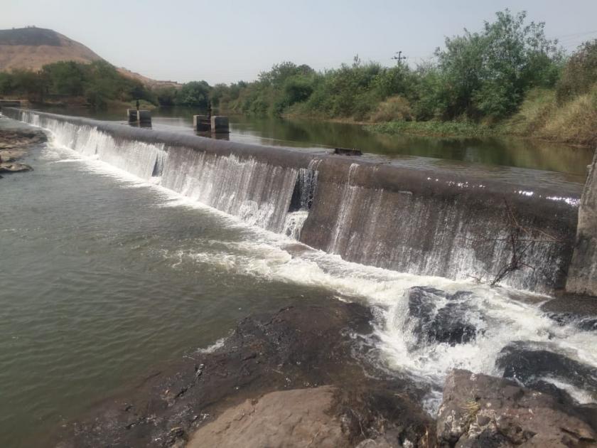  Due to the release of water from the dam dam, the solution to the farmers | मुकणे धरणातून पाणी सोडल्याने शेतकऱ्यांमध्ये समाधान
