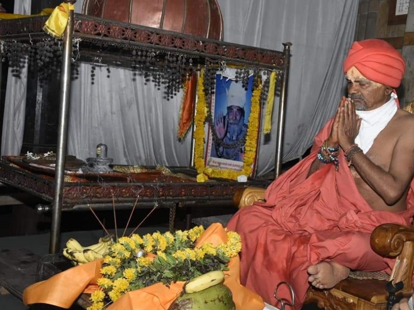 Pujan of Mukhcharan Padukan performed by Shantigiri Maharaj | शांतीगिरी महराज यांनी केले मुखचरण पादुकांचे पूजन