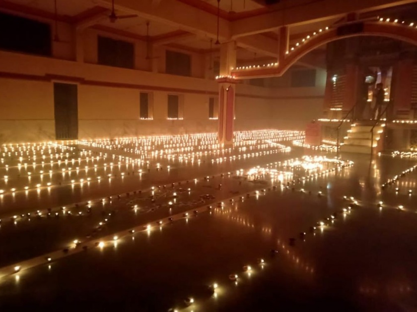 A celebration of seven thousand lamps in Bhadgaon | भडगावात सात हजार दीव्यांचा दीपोत्सव
