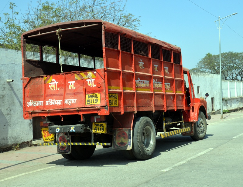 Big news; Order to close scrap vehicles of Solapur Municipal Corporation | मोठी बातमी; सोलापूर महापालिकेच्या स्क्रॅप गाड्या बंद करण्याचे आदेश