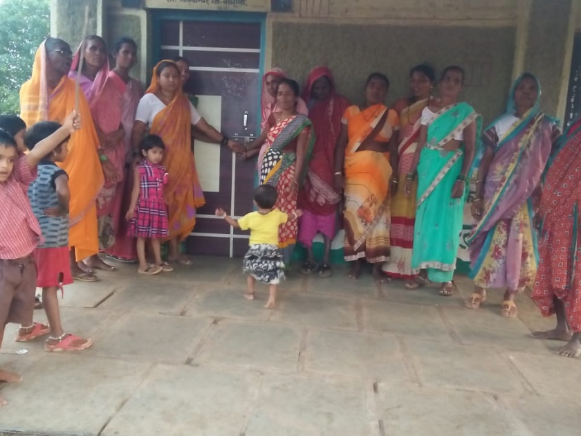  Women avoid hitting Gram Panchayat for water! | पाण्यासाठी महिलांनी ग्रामपंचायतीस ठोकले टाळे !