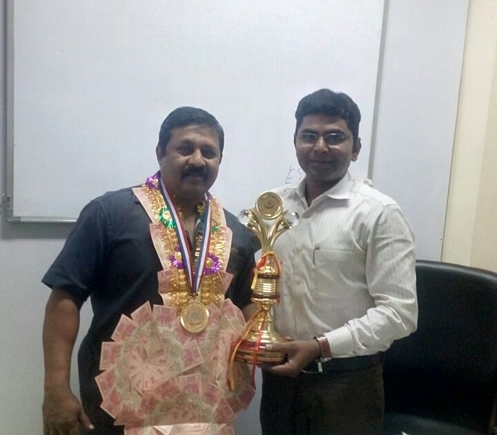 Thanh Dabholkar's gold medal in the National Bench Press Power Lifting Championship in Haryana | हरियाणा येथील राष्ट्रीय बेंच प्रेस पॉवर लिफ्टींग स्पर्धेत ठाण्याच्या दाभोळकरांना सुवर्णपदक