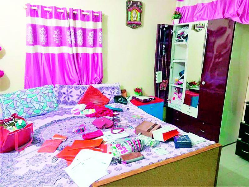 Locked house target in Nalwadi | नालवाडीत कुलूपबंद घर टार्गेट